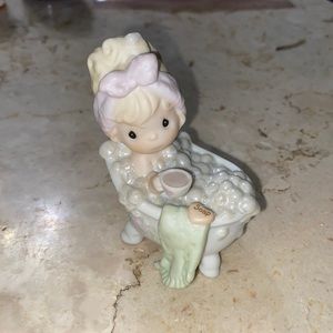 1998 Precious Moments Soap Bubbles Girl in a Tub